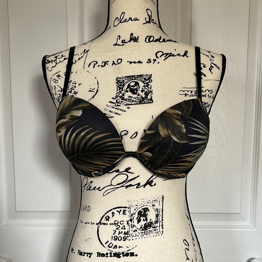 PINK Victoria's Secret Black and Gold Push-Up Bra